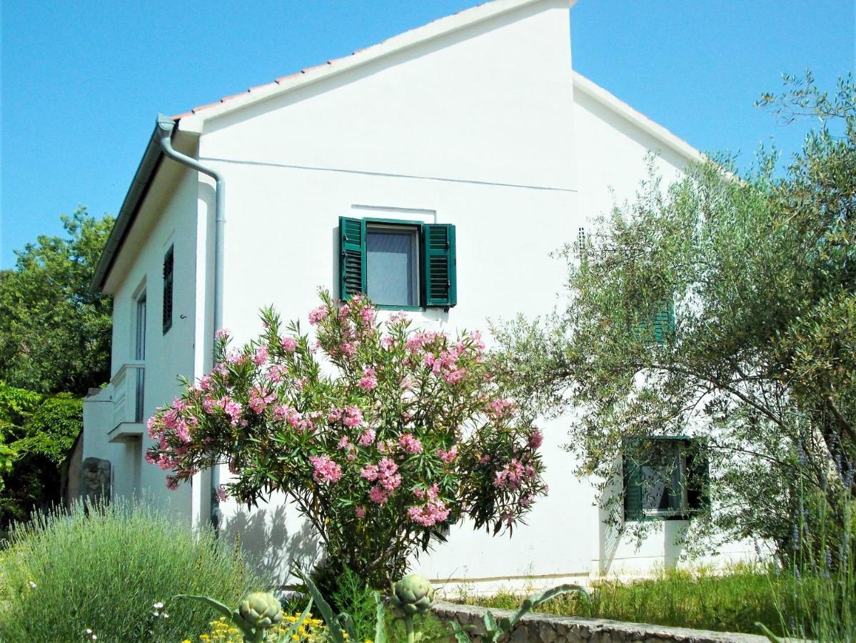 Holiday home Spacious House In With Sea View Lukoran